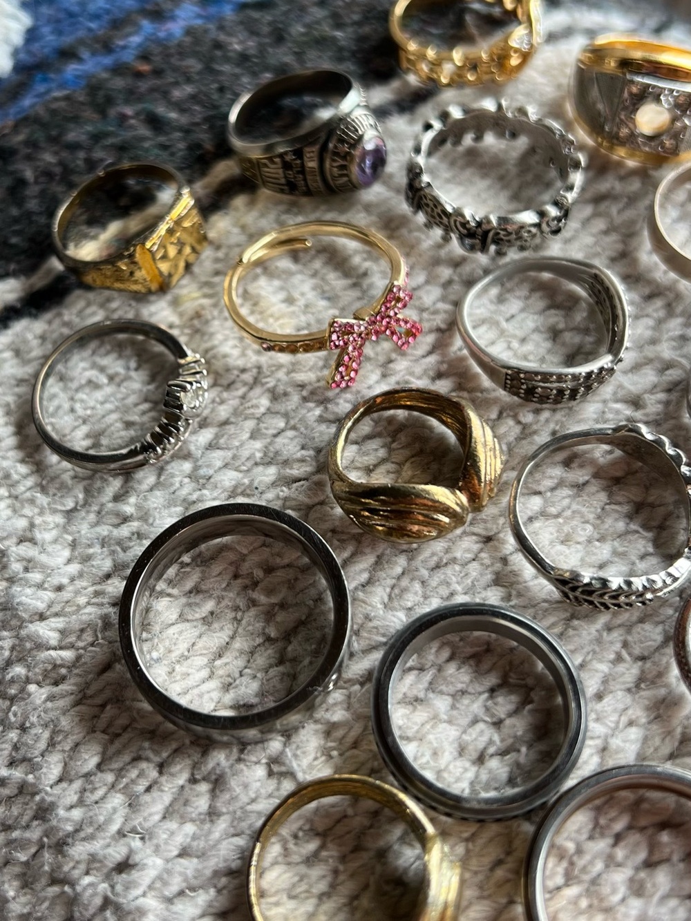 Lot Of 19 Rings - Picture 6 of 7